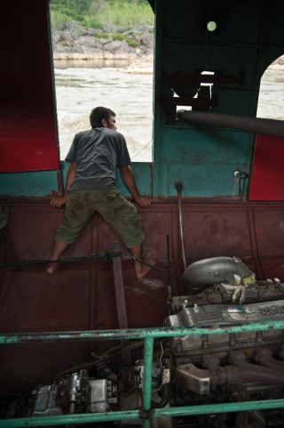 mechanic boat /Mekong / Lao